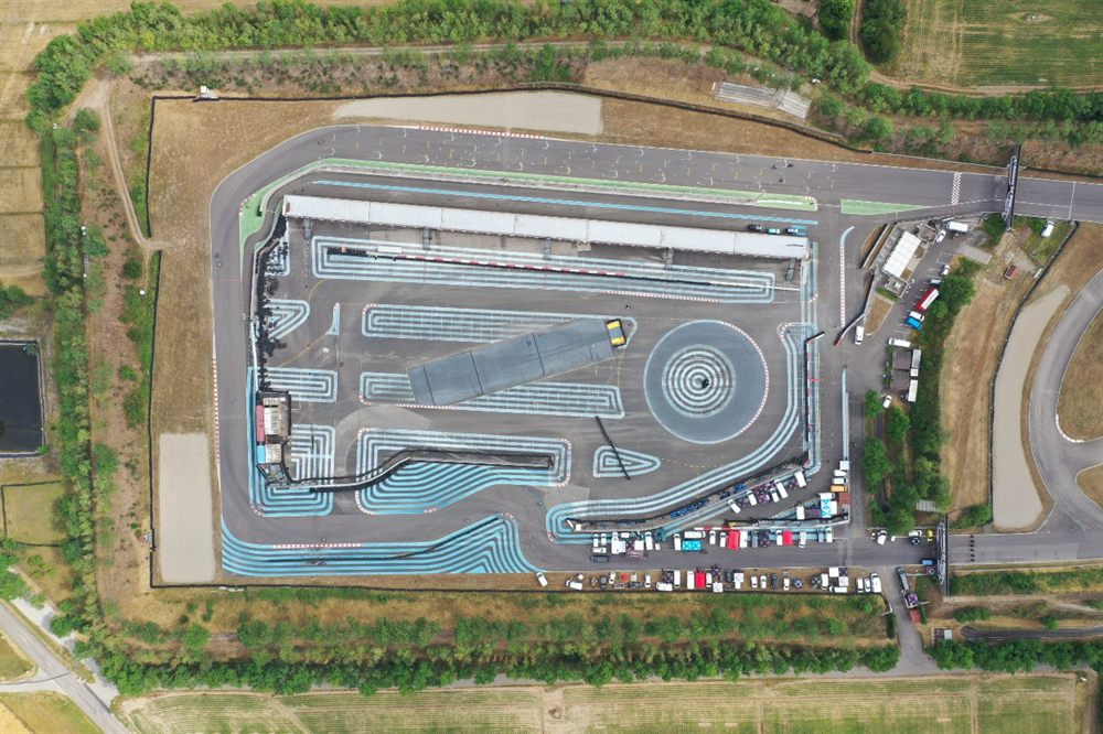 Vue aérienne verticale du circuit École