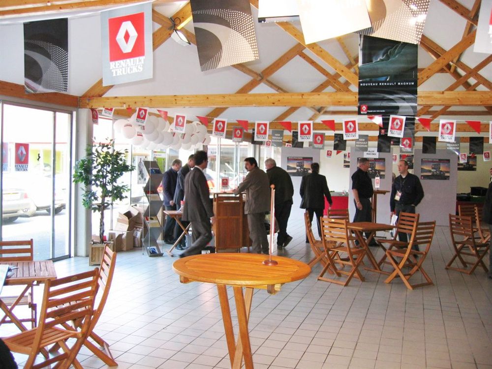 Salle aménagée pour une opération commerciale